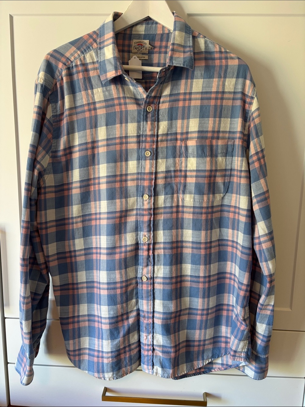 Faherty Men's Blue and Pink Plaid Button-Up Shirt